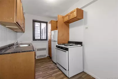 87-15 204th Street #B57, Hollis, NY 11423 - Photo 9