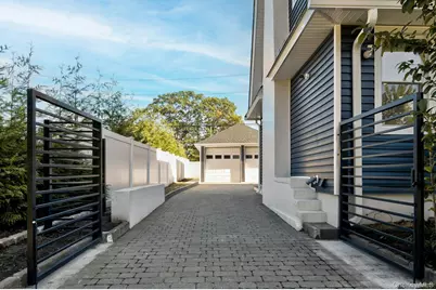 60 Long Drive, Hempstead, NY 11550 - Photo 3