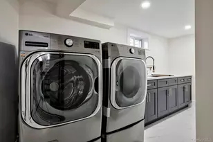 60 Long Dr, Hempstead, NY 11550 - Photo 45