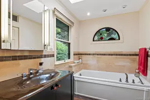 17 Bluebird Ln, Huntington, NY 11743 - Photo 33