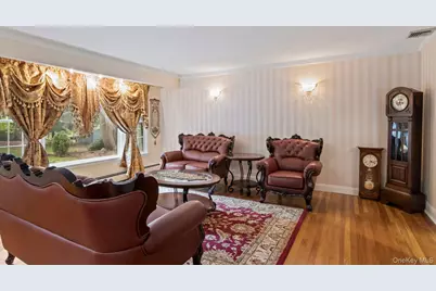 17 Bluebird Lane, Huntington, NY 11743 - Photo 23