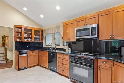 17 Bluebird Lane, Huntington, NY 11743 - Photo 31