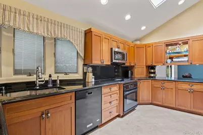 17 Bluebird Lane, Huntington, NY 11743 - Photo 29