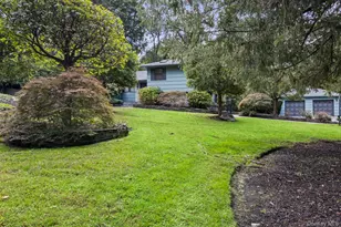 17 Bluebird Ln, Huntington, NY 11743 - Photo 5