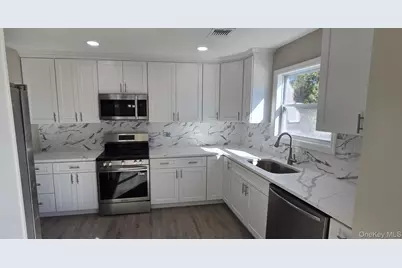 1902 Race Avenue, Medford, NY 11763 - Photo 5