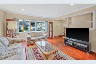 166 N Oak Street, Massapequa, NY 11758 - Photo 11