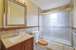 166 N Oak St, Massapequa, NY 11758 - Photo 27