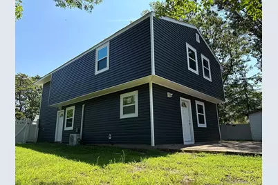 64 Chestnut Street, Coram, NY 11727 - Photo 5