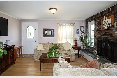 230 Kensington Avenue, Bayport, NY 11705 - Photo 7