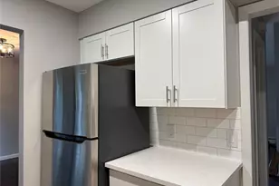 39B Norwood Rd, Port Washington, NY 11050 - Photo 9