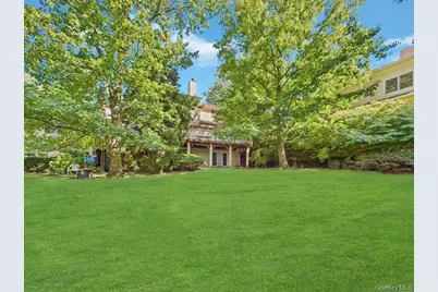 428 Toftree Court, Roslyn, NY 11576 - Photo 3