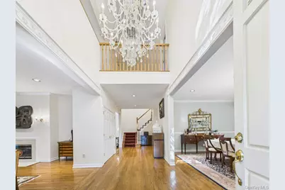 428 Toftree Court, Roslyn, NY 11576 - Photo 5