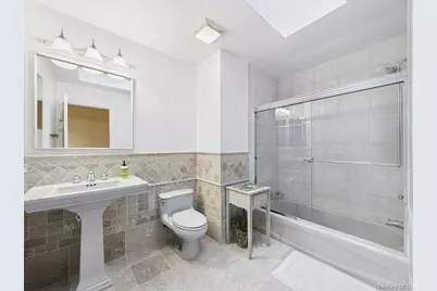 428 Toftree Court, Roslyn, NY 11576 - Photo 23