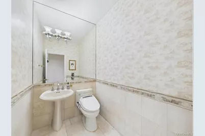 428 Toftree Court, Roslyn, NY 11576 - Photo 15