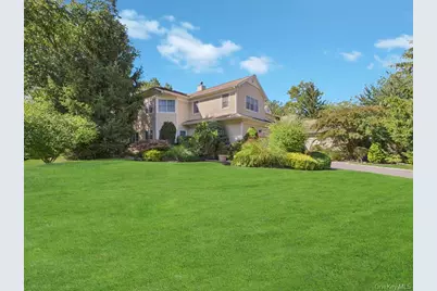 428 Toftree Court, Roslyn, NY 11576 - Photo 1
