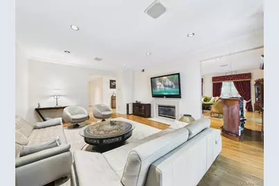 428 Toftree Court, Roslyn, NY 11576 - Photo 11