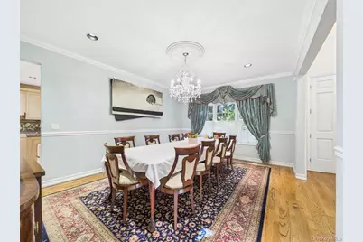 428 Toftree Court, Roslyn, NY 11576 - Photo 9