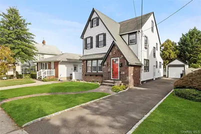 142 Rocklyn Avenue, Lynbrook, NY 11563 - Photo 19