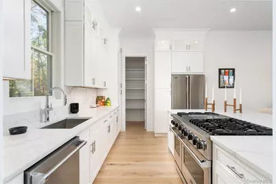 37 Peconic Bay, Southampton, NY 11968 - Photo 5