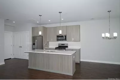 198 Sutton Court #198, Mount Sinai, NY 11766 - Photo 5