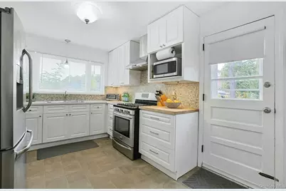 225 Carol Avenue, Pelham, NY 10803 - Photo 13