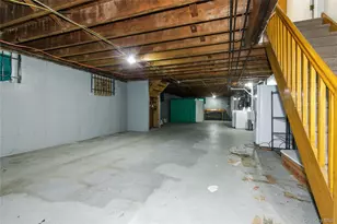 221-14 Fairbury Ave, Queens Village, NY 11428 - Photo 15