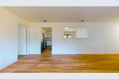 9 Brushwood Drive, Shirley, NY 11967 - Photo 5