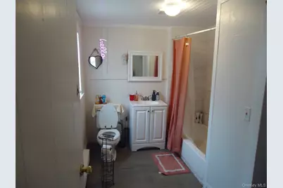 725 W Main Street, Riverhead, NY 11901 - Photo 23