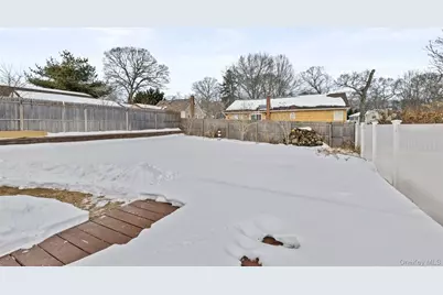 61 Eastview Road, Ronkonkoma, NY 11779 - Photo 19