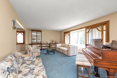 180 Dogwood Road, Roslyn, NY 11576 - Photo 3