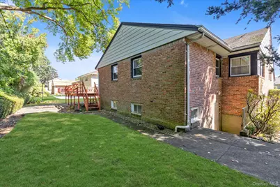 180 Dogwood Road, Roslyn, NY 11576 - Photo 21