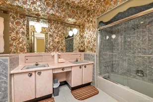 180 Dogwood Rd, Roslyn, NY 11576 - Photo 13