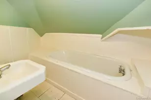 101 Wallace St, Freeport, NY 11520 - Photo 25