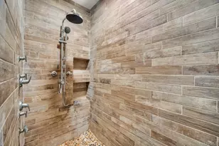 24 Raynor St, West Babylon, NY 11704 - Photo 37