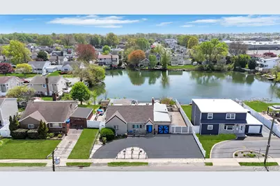 24 Raynor Street, West Babylon, NY 11704 - Photo 5