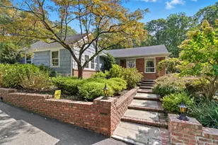 250 Manor Rd, Huntington, NY 11743 - Photo 11