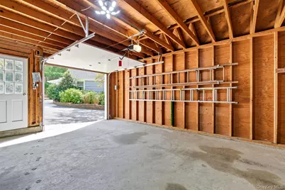 250 Manor Road, Huntington, NY 11743 - Photo 41