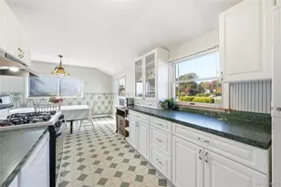 68 7th St, Bay Shore, NY 11706 - Photo 9