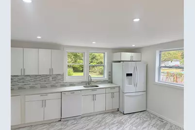 86 Wilson Avenue, Medford, NY 11763 - Photo 5