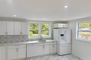 86 Wilson Ave, Medford, NY 11763 - Photo 5