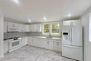 86 Wilson Ave, Medford, NY 11763 - Photo 7