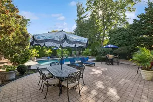 52-11 Redfield St, Douglaston, NY 11362 - Photo 5