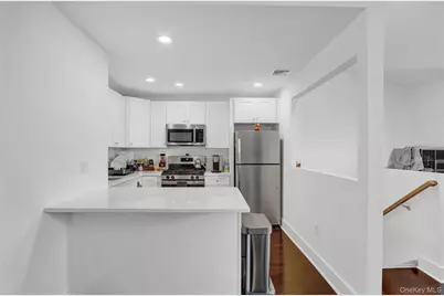 704 Breton Way #704, Glen Cove, NY 11542 - Photo 9