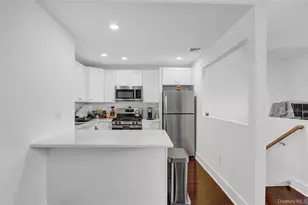 704 Breton Wy, Glen Cove, NY 11542 - Photo 9