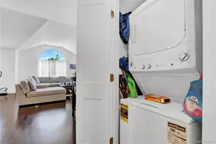 704 Breton Wy, Glen Cove, NY 11542 - Photo 15