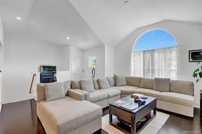 704 Breton Way #704, Glen Cove, NY 11542 - Photo 3