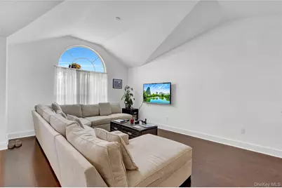 704 Breton Way #704, Glen Cove, NY 11542 - Photo 5