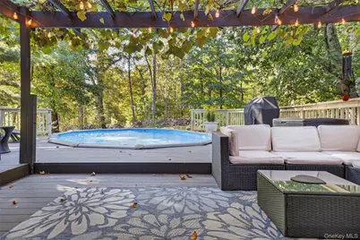 126 Foxwood Dr S, Newburgh, NY 12550 - Photo 37