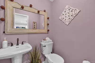 126 Foxwood Dr S, Newburgh, NY 12550 - Photo 25