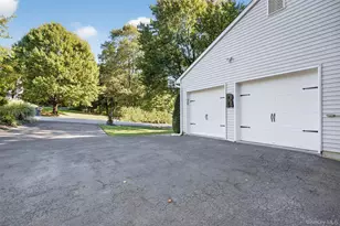 126 Foxwood Dr S, Newburgh, NY 12550 - Photo 5